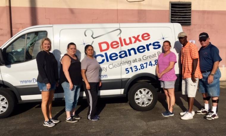 Deluxe Cleaners & Alterations — attended drop-off laundry counter at 4477 W Lawrence Ave in Albany Park, Chicago