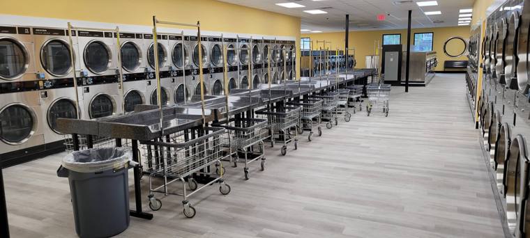 Happy Bubble Laundromat — attended drop-off laundry counter at 5006 N Pulaski Rd in Albany Park, Chicago