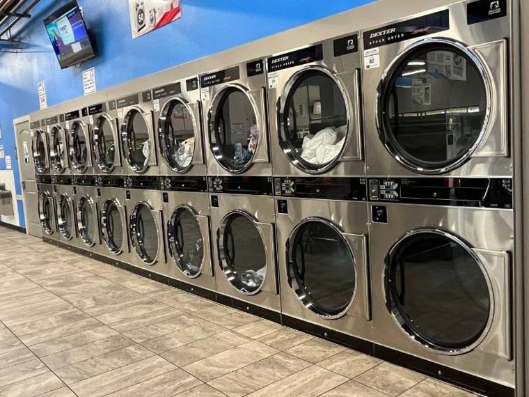 Metro Coin Laundry — self-service washers and dryers at 4640 N Kedzie Ave in Albany Park, Chicago