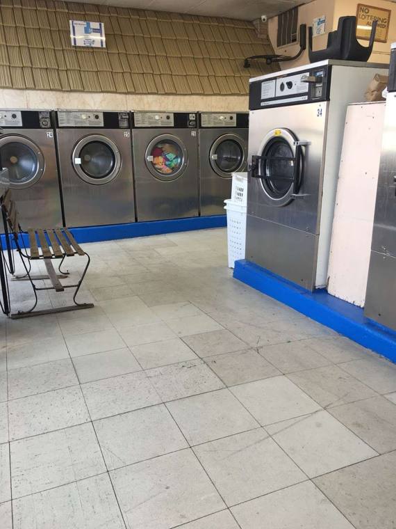 Daisy Cleaners — self-service washers and dryers at 5052 W Division St in Austin, Chicago
