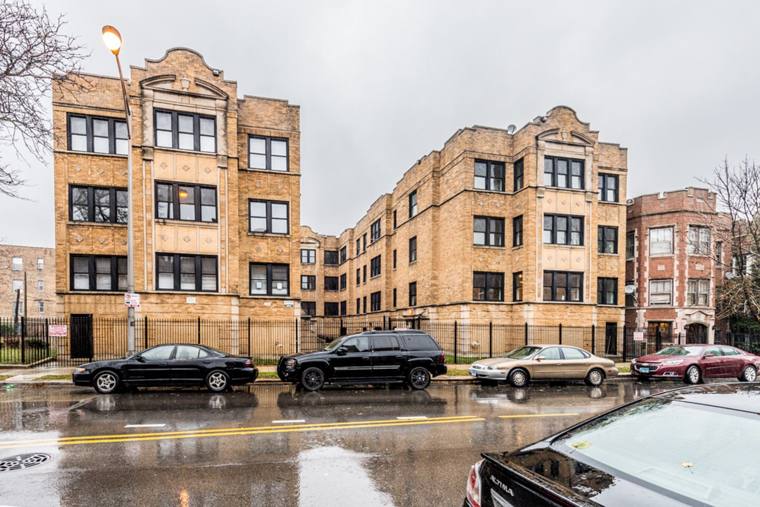 Greenplan Galic — self-service washers and dryers at 301 N Austin Blvd in Austin, Chicago