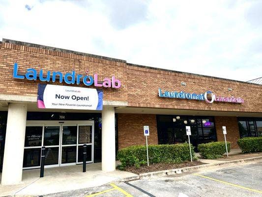 LaundroLab North Austin — attended drop-off laundry counter at North Austin in Austin, Chicago