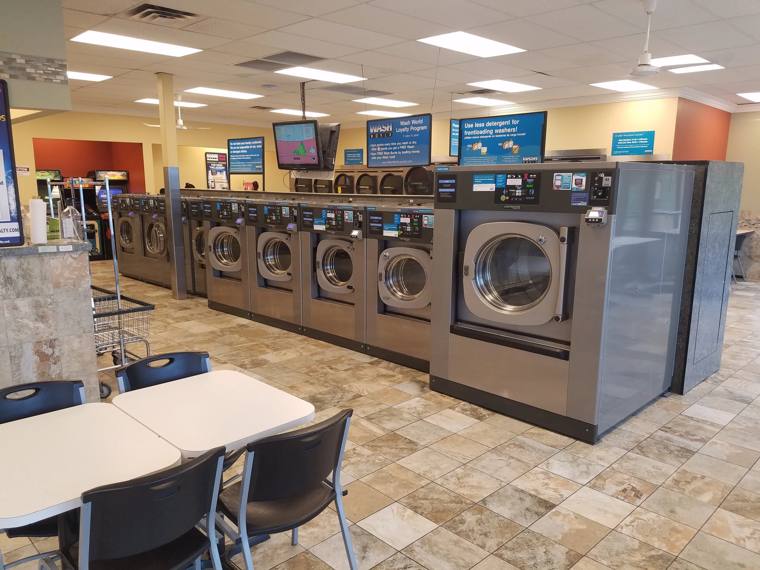Wally Wash World — self-service washers and dryers at 5238 W Division St in Austin, Chicago