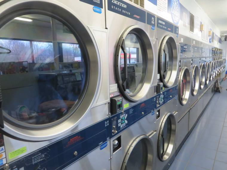 Laundryland South — self-service washers and dryers at 8141 S Saint Louis Ave in Beverly, Chicago