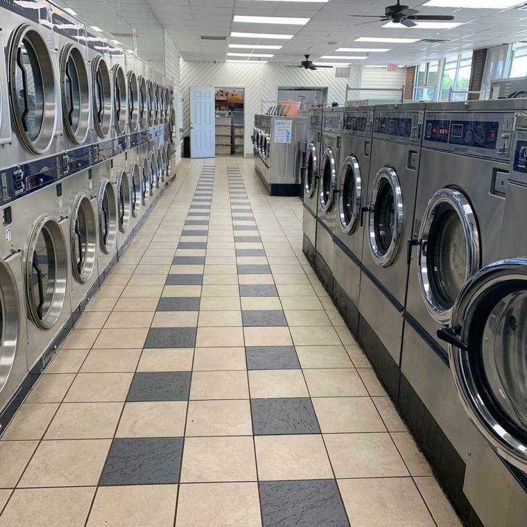 Morgan Park Laundromat — self-service washers and dryers at 1258 W 111th St in Beverly, Chicago
