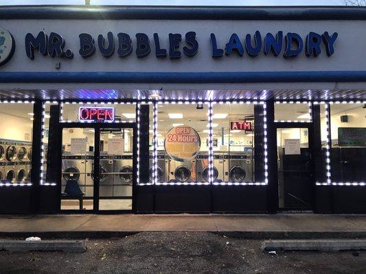 Mr. Bubbles Laundromat — attended drop-off laundry counter at 1015 W 87th St in Beverly, Chicago