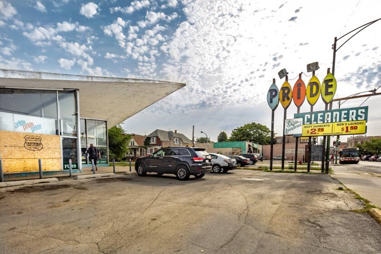 35th Pride Cleaners — self-service washers and dryers at 3450 S Giles Ave in Bronzeville, Chicago