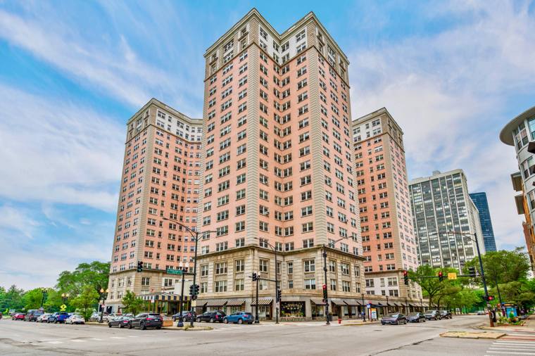 EBA Cleaners — attended drop-off laundry counter at 5551 N Sheridan Rd in Edgewater, Chicago