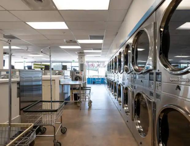 Jefferson Park Cleaners — attended drop-off laundry counter at 6022 N Keystone Ave in Jefferson Park, Chicago