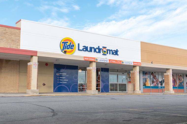 Tide Laundromat Portage Park — self-service washers and dryers at 4716 N Milwaukee Ave in Jefferson Park, Chicago