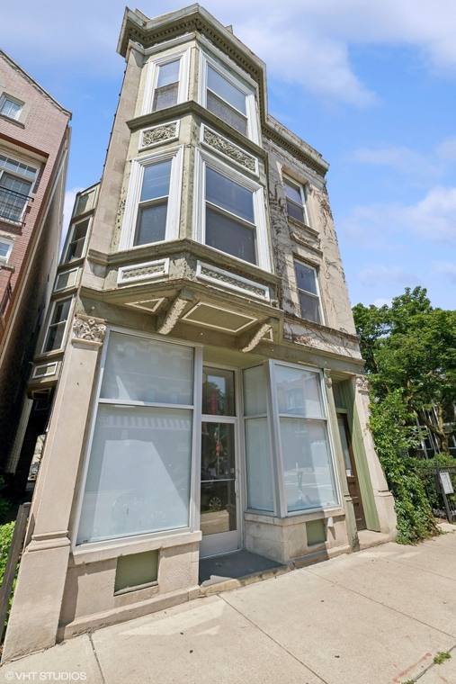 Barry's Cleaners — attended drop-off laundry counter at 3054 N Sheffield Ave in Lakeview, Chicago
