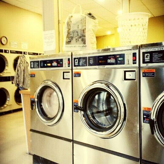 Coachlight Coin Laundry — self-service washers and dryers at 3475 N Broadway in Lakeview, Chicago
