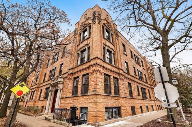 Perfect Cleaners — attended drop-off laundry counter at 529 W Surf St in Lakeview, Chicago