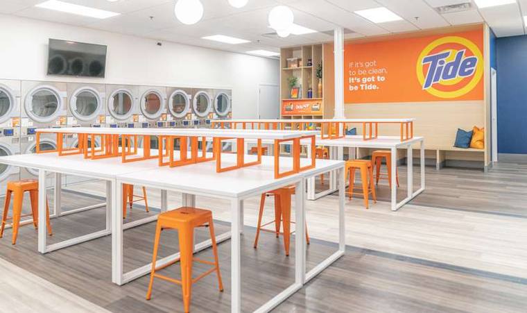 Tide Cleaners — attended drop-off laundry counter at 2936 N Lincoln Ave in Lakeview, Chicago