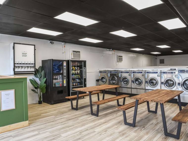 530 Cleaners — attended drop-off laundry counter at 530 N Lake Shore Dr in Near North Side, Chicago
