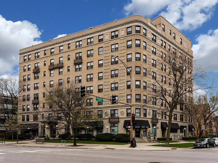 Sheridan Cleaners — attended drop-off laundry counter at 6748 N Sheridan Rd in Rogers Park, Chicago