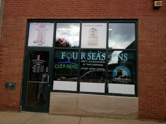 Four Seasons Dry Cleaners & Tailoring — attended drop-off laundry counter at 1550 S Indiana Ave #1 in South Loop, Chicago