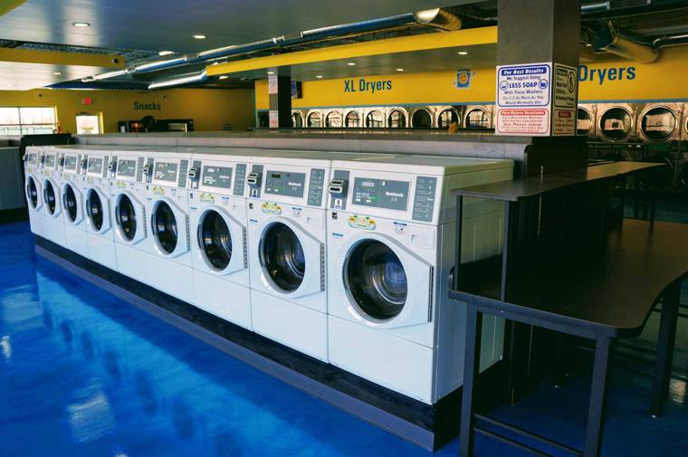 Happy Life Laundromat of Uptown Chicago — self-service washers and dryers at 4700 N Racine Ave #100 in Uptown, Chicago