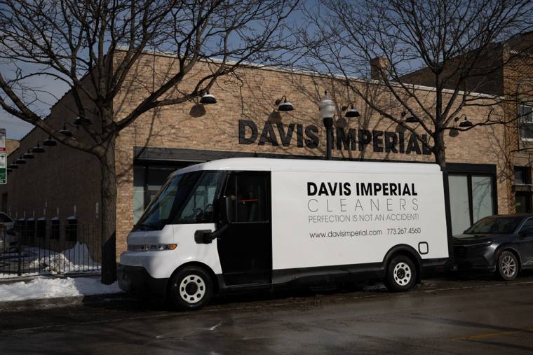 Davis Imperial Cleaners — attended drop-off laundry counter at 3325 W Bryn Mawr Ave in West Ridge, Chicago