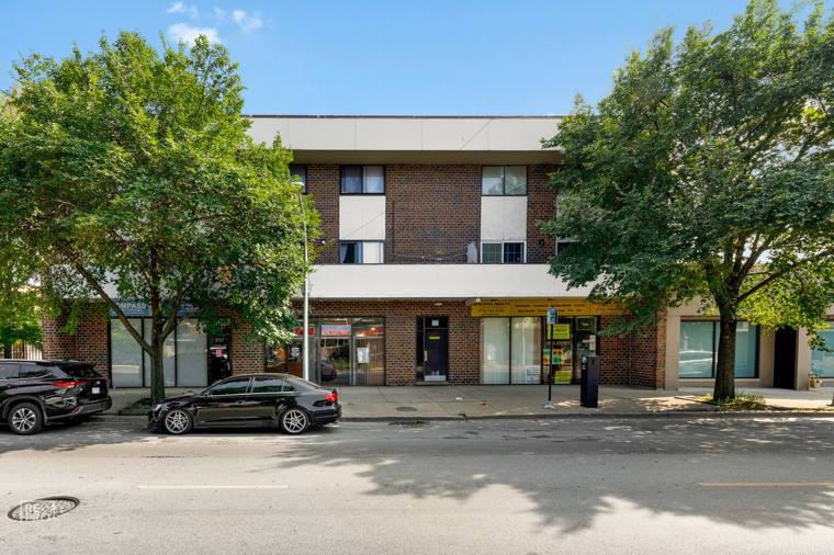 Ralph Tailors — attended drop-off laundry counter at 2727 W Touhy Ave in West Ridge, Chicago